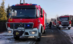 W wyniku pożaru komin w budynku mieszkalnym zaczął pękać. Interweniowali strażacy