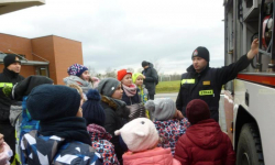 Uczestnicy półkolonii spotkali się ze strażakami