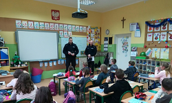 Spotkanie funkcjonariuszy z uczniami. Rozmawiano o bezpiecznych feriach