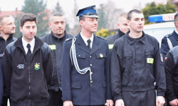 OSP Brodno ma nowy wóz. Strażacy i lokalna społeczność świętowali jego przekazanie