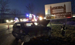 Samochód ciężarowy najechał na tył osobówki. Jedna osoba poszkodowana