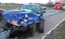 Czołowe zderzenie przed Kątami Wrocławskimi. Są poszkodowani [AKTUALIZACJA]