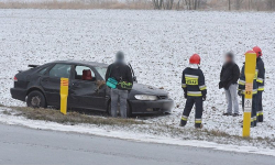 Na drodze w kierunku Ciechowa osobówka wypadła z drogi 