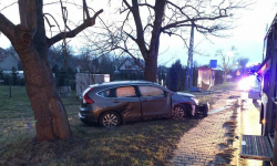 Dachowanie samochodu w Sadkowie. Jedna osoba ranna [AKTUALIZACJA]