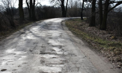 Półtorakilometrowy odcinek drogi gmina wyremontuje w trzech etapach. Bez dofinansowania