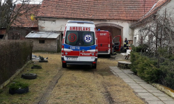 W Ujeździe Dolnym zasłabł mężczyzna. Do czasu przyjazdu karetki pomogli mu strażacy