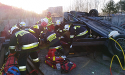 Wypadek z udziałem czterech samochodów osobowych. Ćwiczenia straży pożarnej