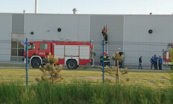 Nad ranem wybuchł pożar w jednym z zakładów w Komornikach. Interweniowało 8 zastępów straży