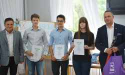 Jakub Wolski, Martyna Kamińska i Wiktor Stankiewicz najlepsi z języka angielskiego w powiecie