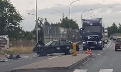 Wypadek na skrzyżowaniu na DK 94. Do szpitala zabrano 59-letnią kobietę z urazem ręki