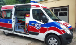 Mężczyzna spadł z drabiny i nadział się na pręty zbrojeniowe