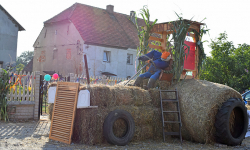 Paliły się dekoracje po dożynkach w Chomiąży. Raport średzkich strażaków