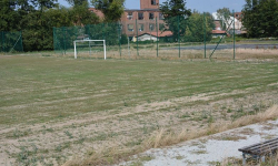 Boisko w Ciechowie kosztowało gminę już ponad milion złotych. Wciąż nie nadaje się do użytku