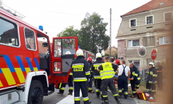 Lusina: osobówka zderzyła się z motocyklistą. 15-latek został zabrany do szpitala ze złamaną nogą