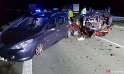 Na autostradzie zderzyły się dwie osobówki. Poszkodowanych zabrano do szpitala [foto]