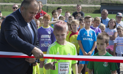 Nowy sportowy obiekt w Miękini oficjalnie otwarty. W planach jest budowa bieżni [foto+video]