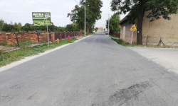 Mieszkańcy Komornik mogą cieszyć się nową drogą koło świetlicy. Radość jest jednak połowiczna