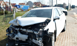 Dwie osobówki zderzyły się dziś na skrzyżowaniu na DK 94 w Środzie Śląskiej