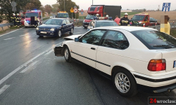 Zjazd w Kostomłotach: zderzyły się dwa samochody osobowe [foto]