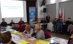  Miękinia: policjanci rozmawiali z mieszkańcami o ich bezpieczeństwie