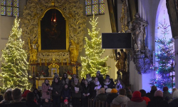 Wspólne kolędowanie na zakończenie roku w Środzie Śląskiej [foto+video]