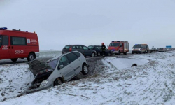 Koło Osieka zderzyły się cztery samochody. Poszkodowane osoby zabrano do szpitala [foto]