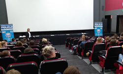 Funkcjonariusze spotkali się z maturzystami, aby promować zawód policjanta