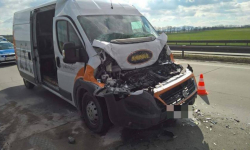 29-latek wjechał busem w tył ciężarówki na autostradzie A4 [foto]