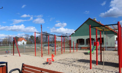 Otwarta Strefa Aktywności w Ujeździe Górnym została doposażona o kolejne urządzenia