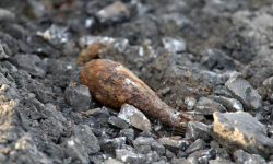 Gmina Miękinia: policjanci całą noc zabezpieczali znaleziony pocisk. Dziś zabrali go saperzy