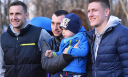 Wspólny trening, rozmowy i zdjęcia. Zawodnicy Miedzy Legnica byli w Damianowie [foto+video]