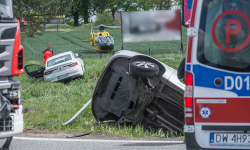Zderzenie dwóch aut na skrzyżowaniu z drogą krajową 94. Są utrudnienia [foto]