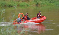 Strażacy interweniowali na rzece Odrze. Nie stwierdzili zagrożenia [foto]
