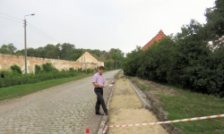 Rozpoczęła się przebudowa chodnika w Dębicach