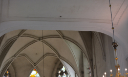 Kościół bez rusztowań. Łuk tęczowy naprawiony