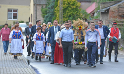 Tradycyjne Święto Plonów w Konarach. Otwarto plac pod świetlicą, odsłonięto pamiątkową tablicę