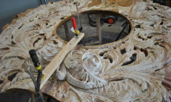 Trwa renowacja zabytkowego ołtarza w Miękini. Inwestycję wspierają parafianie