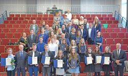 Po raz czternasty zostały wręczone stypendia Starosty Średzkiego dla najzdolniejszych uczniów [foto]