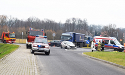 Kolizja trzech aut na drodze krajowej 94 w Wilczkowie [ZDJĘCIA]