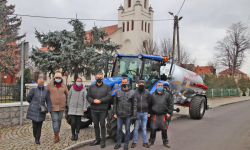 Ciągnik wraz z wozem asenizacyjnym już w gminie Udanin