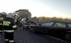 Zderzenie trzech samochodów na obwodnicy Miękini. Jedna osoba poszkodowana