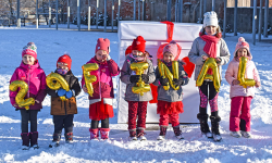 Malczyce: Sprzedawali ciasta i tradycyjnie wypuścili serduszka do nieba [ZDJĘCIA]