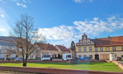 Jak w przyszłości będzie wyglądał rynek w Kostomłotach? Gmina szuka wykonawcy koncepcji