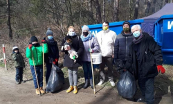 Około 50 osób wzięło udział w akcji sprzątania parku w Wilkszynie