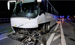 Pijany kierowca wjechał pod prąd i uderzył w autobus [aktualizacja]