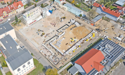 Budowa przy Wrocławskiej zgodnie z planem. Czy na pewno będzie tam Lidl? Niemiecka sieć komentuje