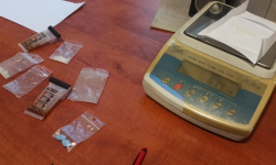 Dwóch mężczyzn odpowie za kradzież busa. Jeden z nich miał przy sobie pałkę teleskopową i broń