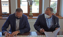 Umowa na przebudowę ulic Willowej i Dębowej w Miękini podpisana