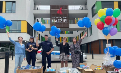 Policjanci i pracownicy GOPS z Kostomłotów przeprowadzili akcję dla pacjentów Przylądka Nadziei