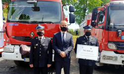 Prezes OSP Lusina odebrał promesę na zakup nowego wozu strażackiego